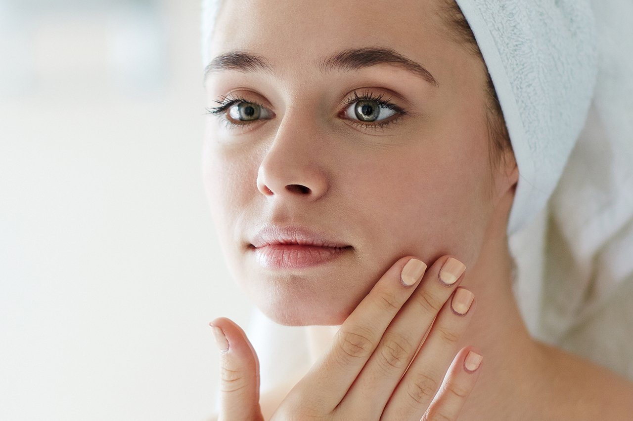 Why Manuka Honey Is Your New Must-Have Beauty Remedy - TURNER New Zealand